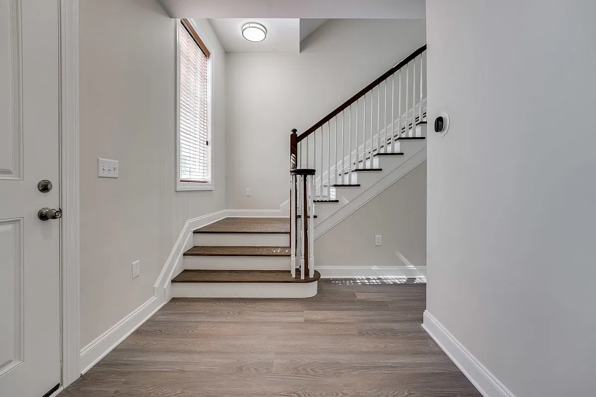 4 bed, 3.5 bath, 2258 sqft, $5,000 — Photo 2