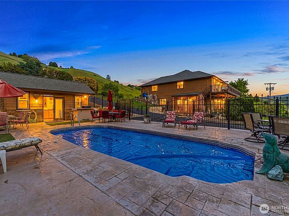 3rd image of 3870 Sunridge Ln