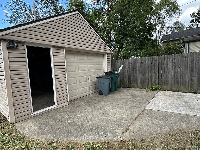 2945 Burdette St — Photo 15