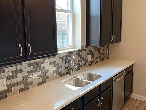 3rd image of 3112 Magnolia Ave