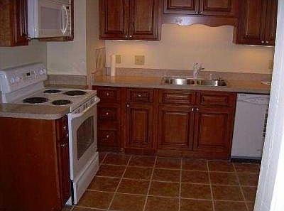 3rd image of 923 Grant St
