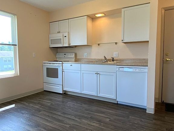 2nd image of 410 Melody Ln APT 2