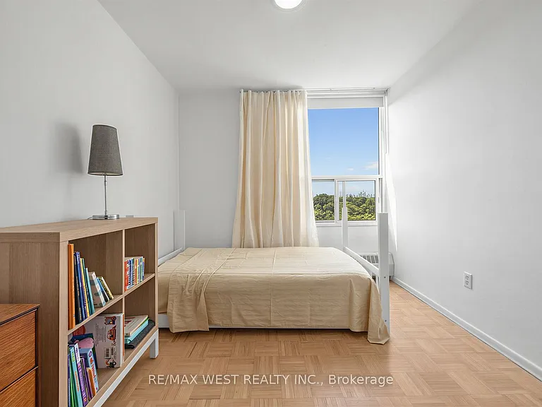 60 Pavane Linkway #805 — Photo 18