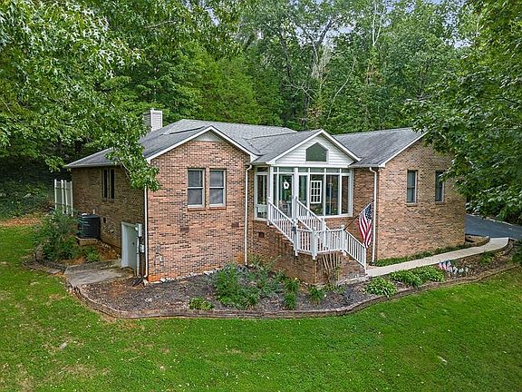 2nd image of 1619 Turnberry Pl
