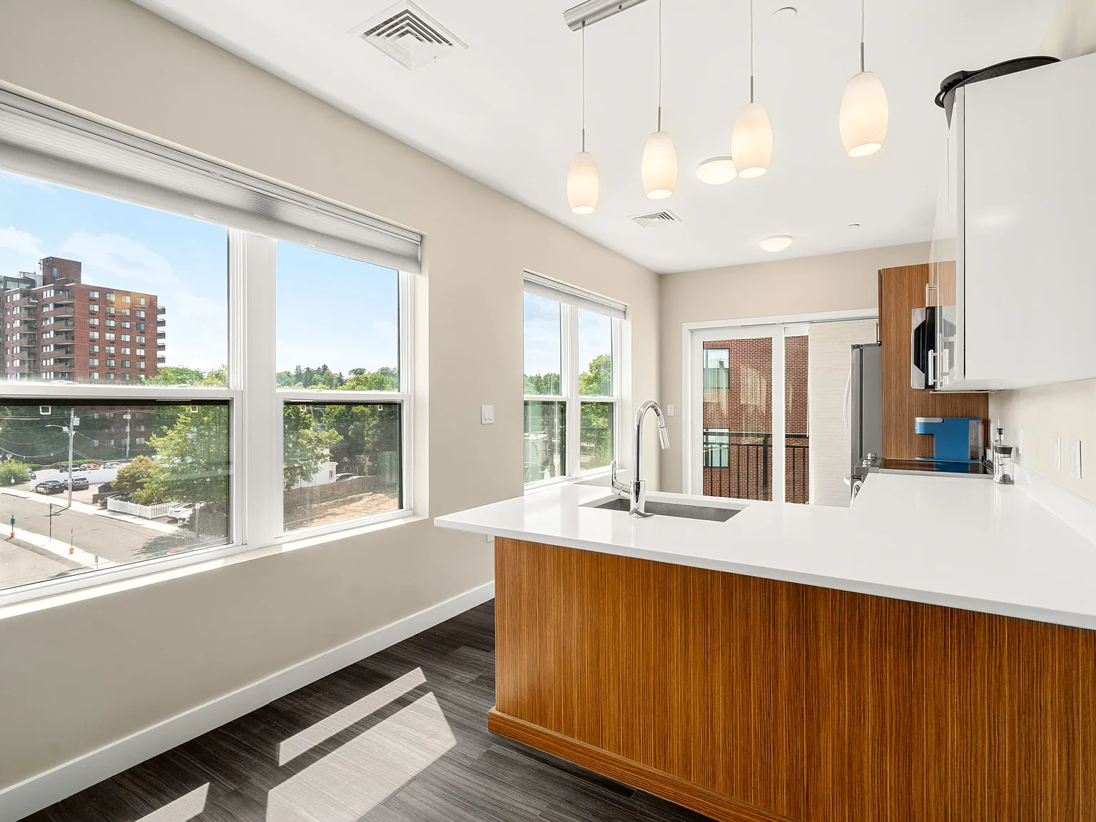 2 bed, 1100 sqft, $3,350 — Photo 2