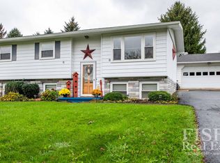 24 Cherokee Ln, Williamsport, PA 17701