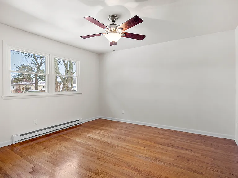 8 Warwick Ave #A — Photo 16