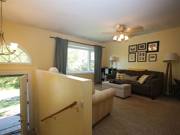 3rd image of 28 Normanside Dr