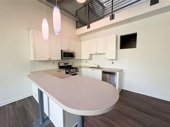 2nd image of 400 Village Pkwy NE APT 142