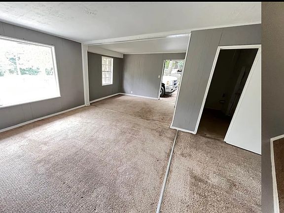 4th image of 736 Vincent Ave NE