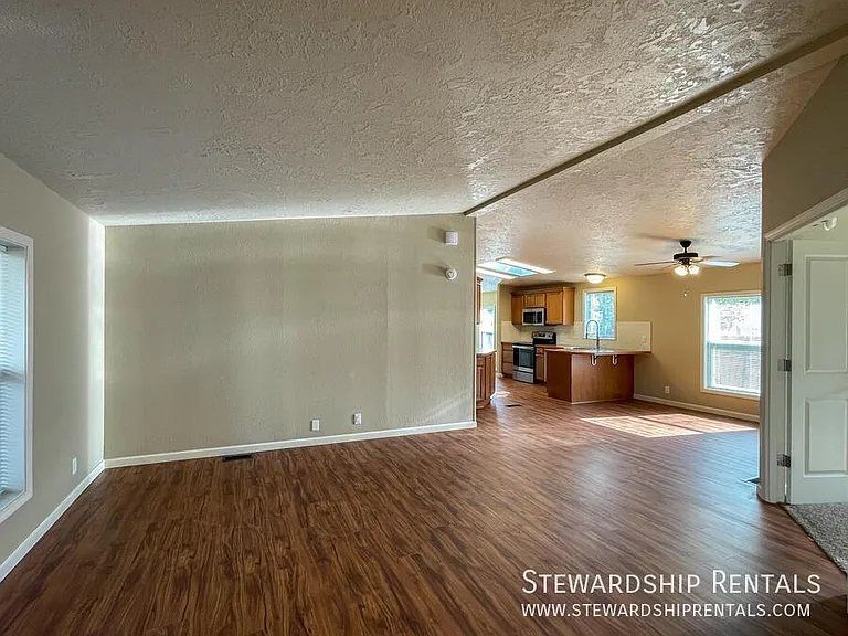 1313 Bramblewood Ln — Photo 9