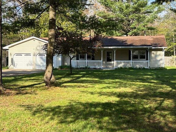2nd image of 680 Robinhood Ln