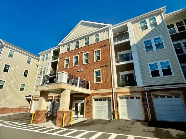 700 Mount Airy Ter NE #202, Leesburg, VA 20176