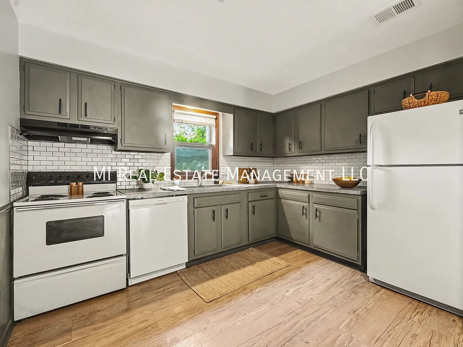 2 bed, 1.0 bath, 800 sqft, $1,450 — Photo 2