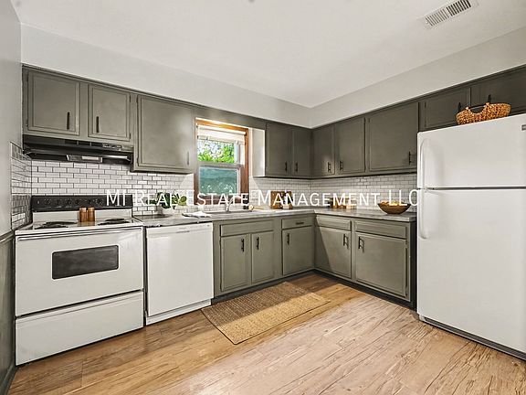 2nd image of 2068 Andrew St SE