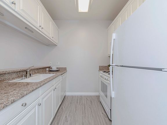 2nd image of 208-3120 W Sepulveda Blvd