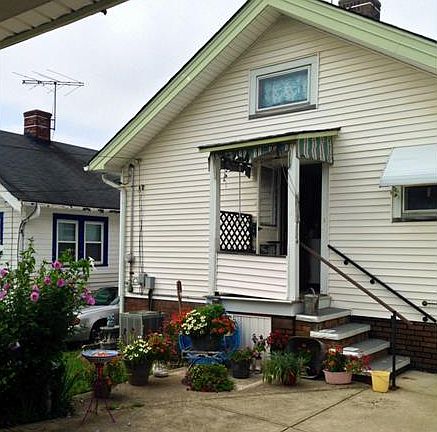 4th image of 3627 W 122nd St