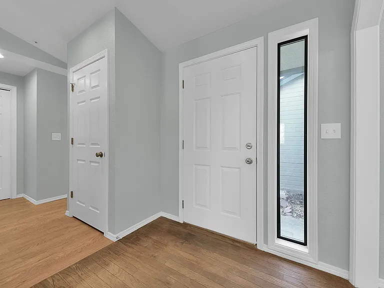 2436 Hillcrest Way — Photo 5