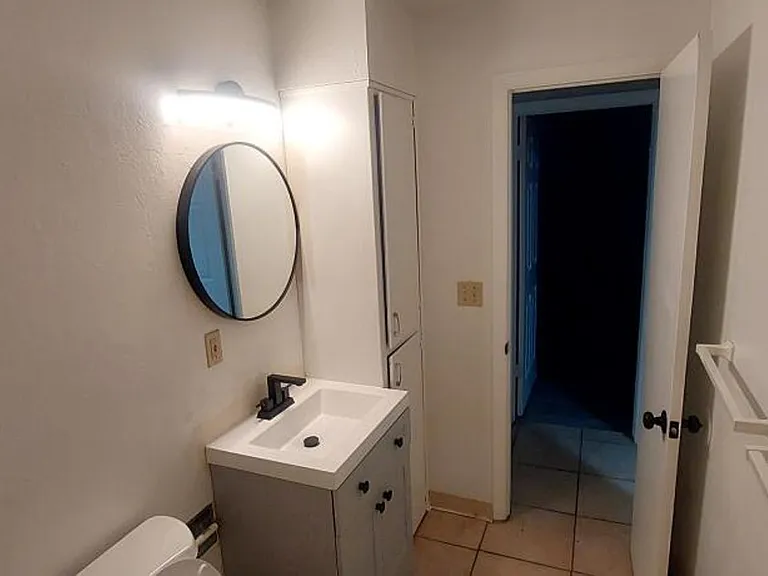 Parklane Apartments — Photo 27