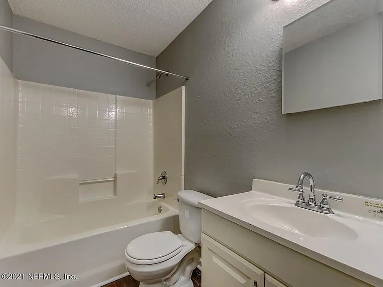 1344 W 8th St — Photo 7