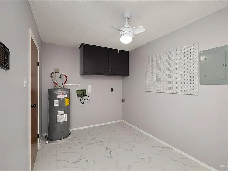 2409 Camellia Ave — Photo 8