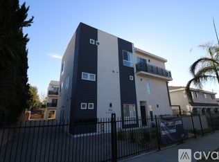 6926 Morella Ave #1&3, North Hollywood, CA 91605