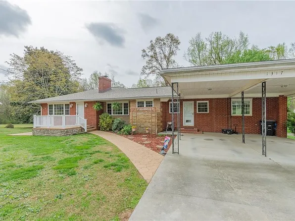 1317 Brookwood Dr, Reidsville, NC 27320