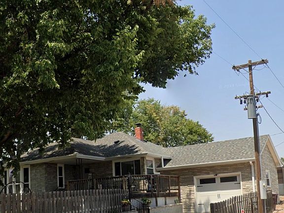 5th image of 216 5th Ave W