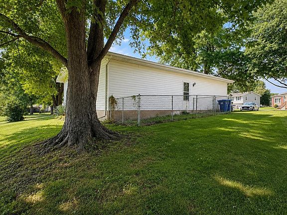 2nd image of 6 Sunshine Ct
