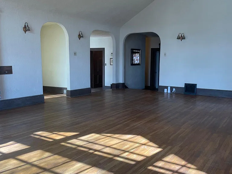 1701 Las Lomas Rd NE — Photo 4