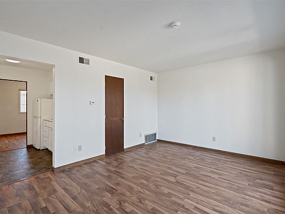 5th image of 300 31st St NE