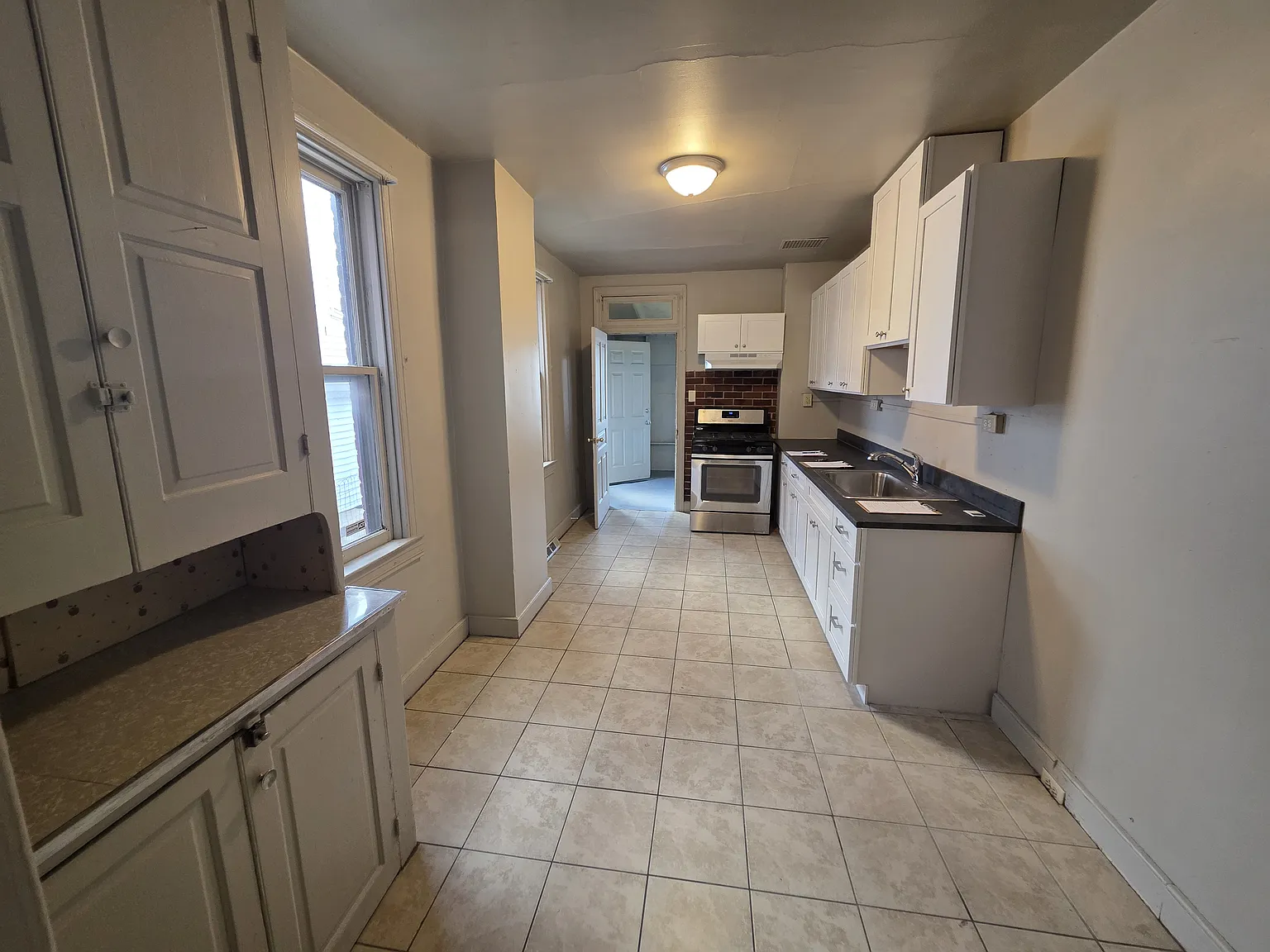 3 bed, 1140 sqft, $1,295 — Photo 2