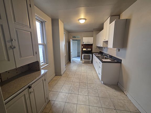 2nd image of 314 E Maple St