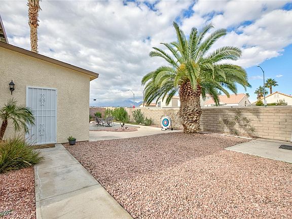 4th image of 7290 Mountain Moss Dr