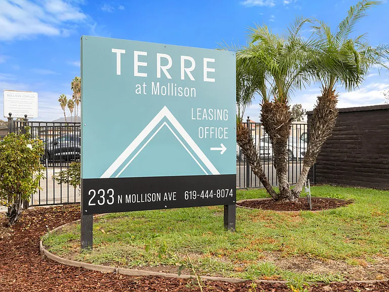Terre at Mollison — Photo 18
