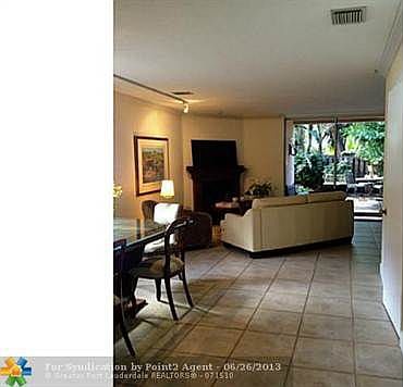 5th image of 801 NE 1st St APT 3