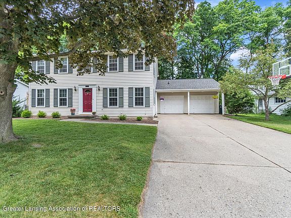 2nd image of 842 Whitman Dr