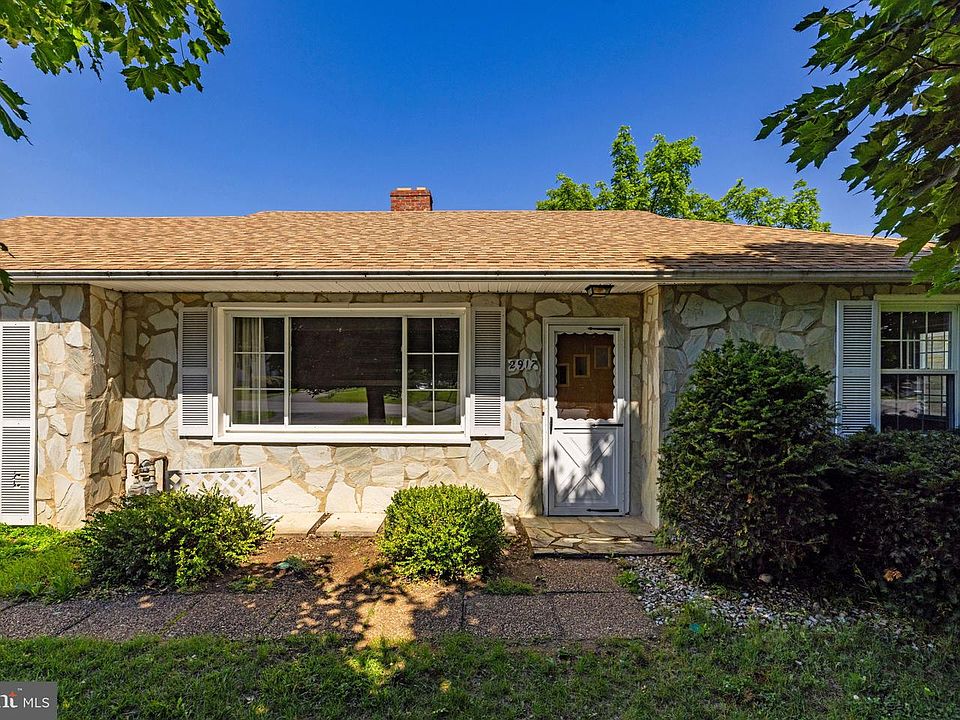 1st image of 2917 1st St