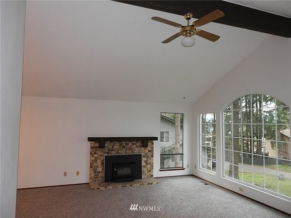 3rd image of 5444 Pineridge Drive NE