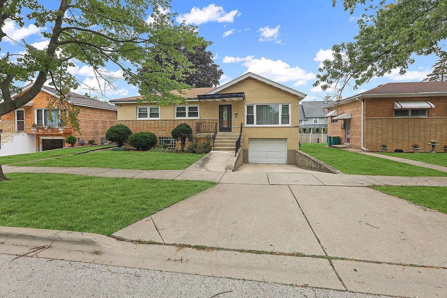 59 E Logan St photo 1