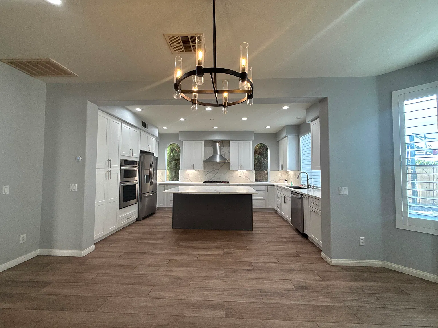 5 bed, 2492 sqft, $5,699 — Photo 4
