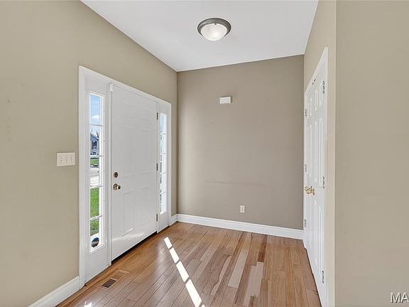 3rd image of 1221 Ruth Dr