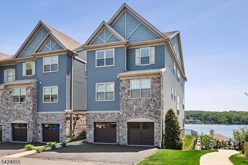 1st image of 401 Mariners Pointe