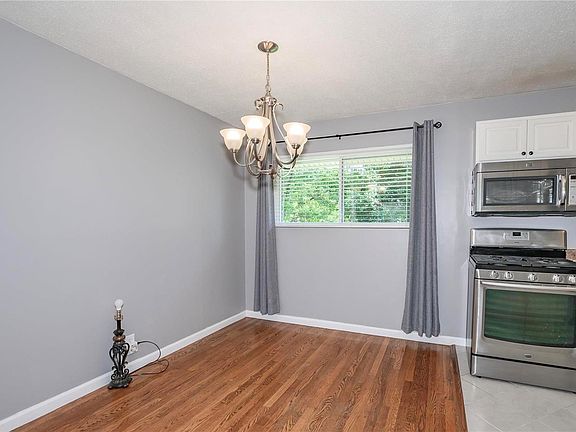 5th image of 215 Toulon Dr