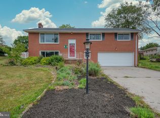 2119 Twin Brooks Dr, York, PA 17408