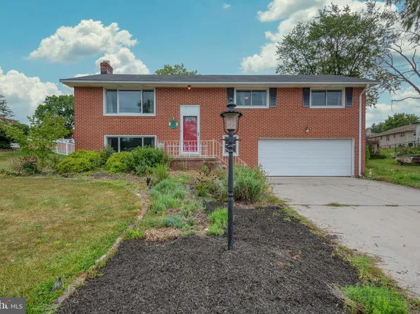 2119 Twin Brooks Dr, York, PA 17408