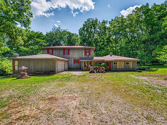 2nd image of 3851 Plum Creek Rd