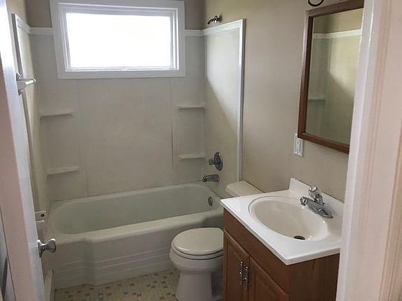 3rd image of 303 Shannon Dr