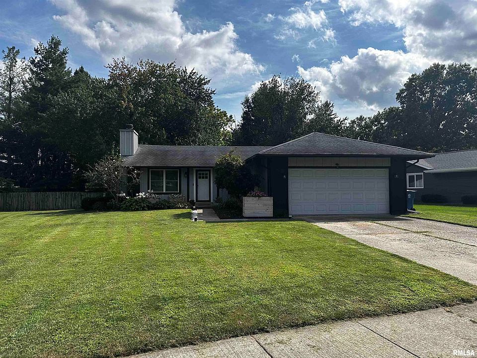 1st image of 10 Leeds Dr