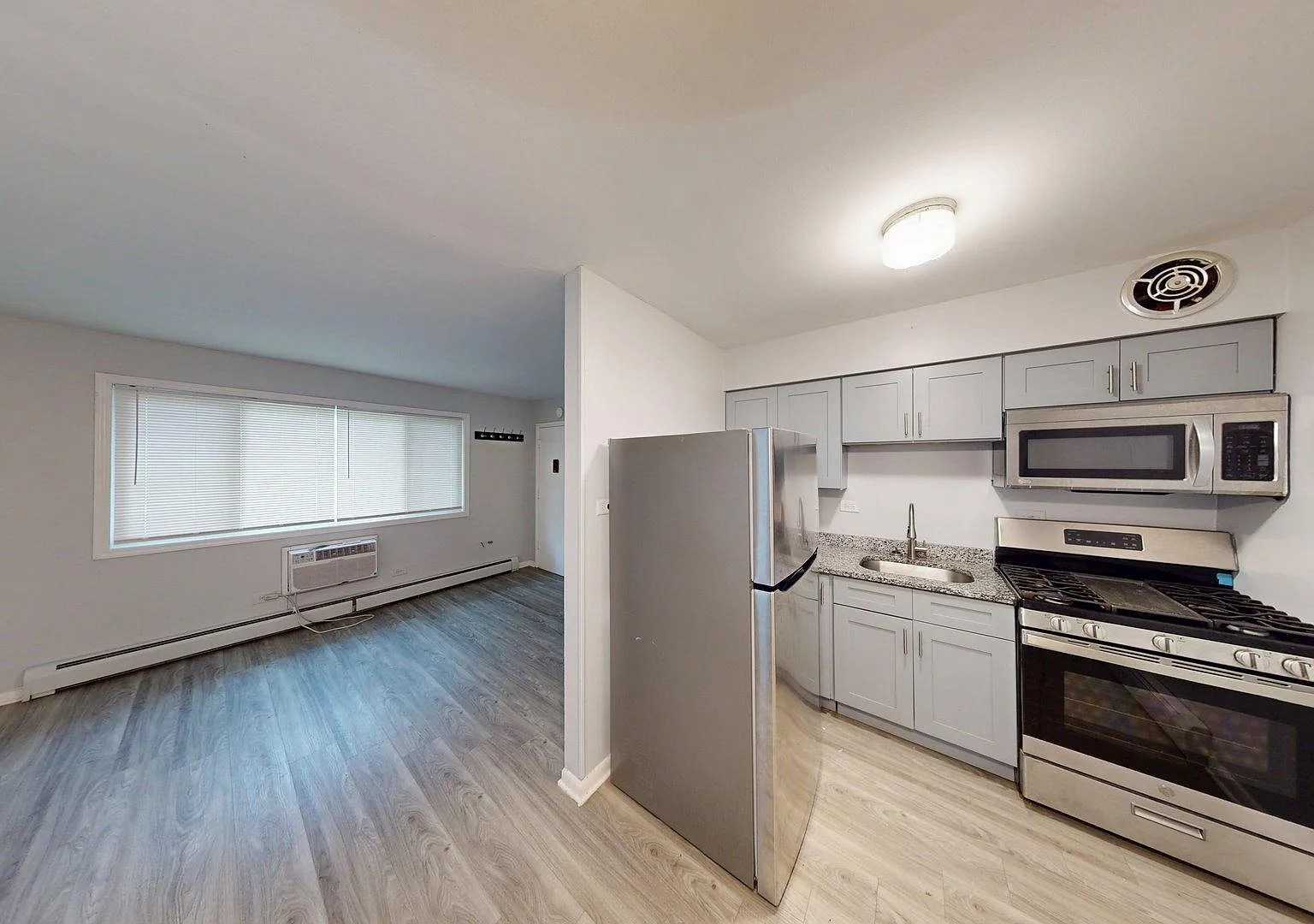 501 Chicago Road — Photo 3